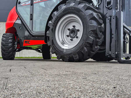 Terrenggående gaffeltruck 2024  Manitou MC 30-4 (8)