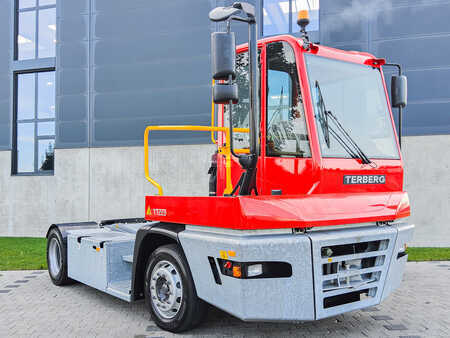 Chariots tracteurs 2023  Terberg YT 223 (9)