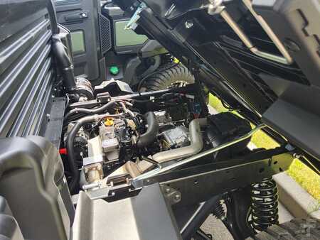 Rebocador 2025  John Deere Gator XUV875M (1)