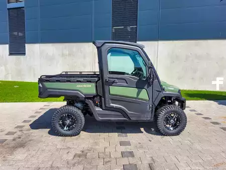 Tractor de arrastre 2025  John Deere Gator XUV875M (1)