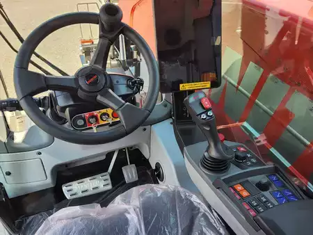 Ładowarki teleskopowe obrotowe 2026  Manitou MRT 3060 (7)