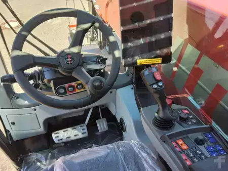 Ładowarki teleskopowe obrotowe 2026  Manitou MRT 3060 (7)