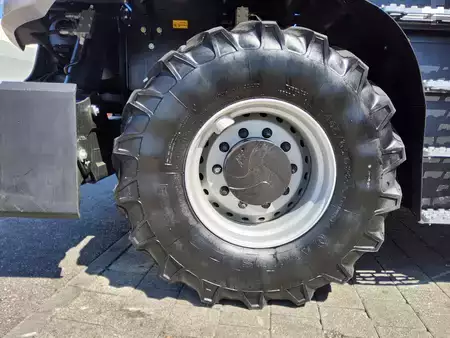 Ładowarki teleskopowe obrotowe 2026  Manitou MRT 3060 (8)