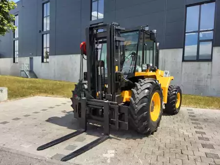 Empilhador todo-terreno 2026  JCB 940-4 SV (1)