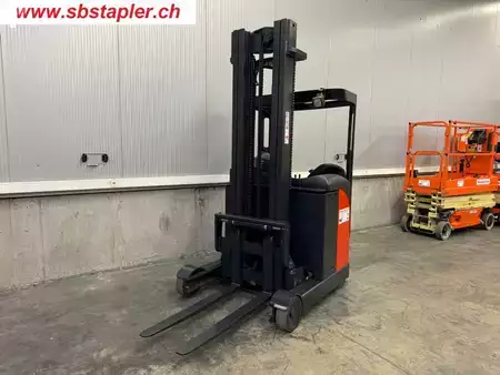 Schubmaststapler 2010  Linde R14S-12 (2)