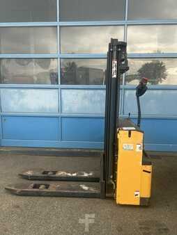 Stacker pedestre - Atlet CS 100 (1)