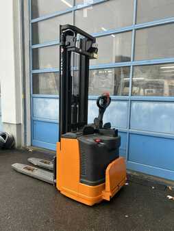 Stacker pedestre 2011 Still EGV-S20 (2)