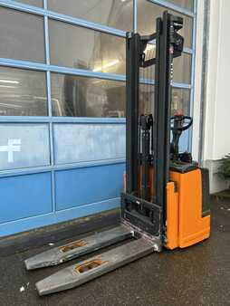 Stacker pedestre 2011 Still EGV-S20 (3)