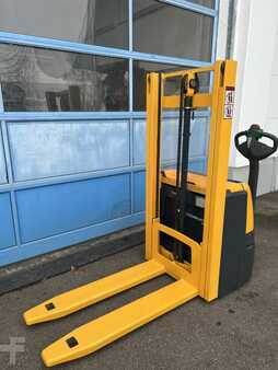 Stacker pedestre 2014  Jungheinrich EJC 110 (3)