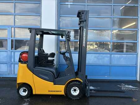 Empilhador a gás 2015  Jungheinrich TFG 320 S (1)