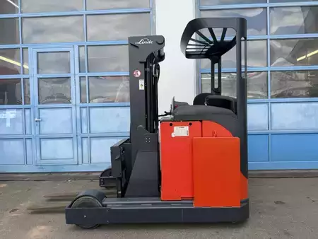 Schubmaststapler 2006  Linde R20 (1)