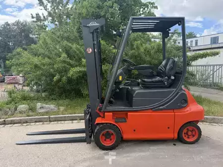 Elektro 4 Rad 1999  Linde E20P (1)