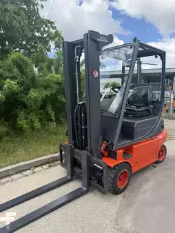 Elektro 4 Rad 1999  Linde E20P (2)