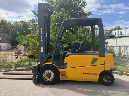 Elektro 4 Rad 2011  Jungheinrich EFG 540 (1)