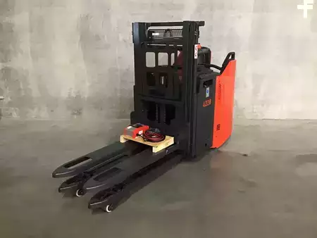 Vertikal ordreplukker 2023  Linde D12HPSP (1)