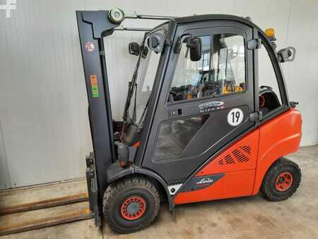 Treibgasstapler  Linde H25T-02 (1)