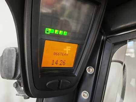 Treibgasstapler  Linde H25T-02 (5)