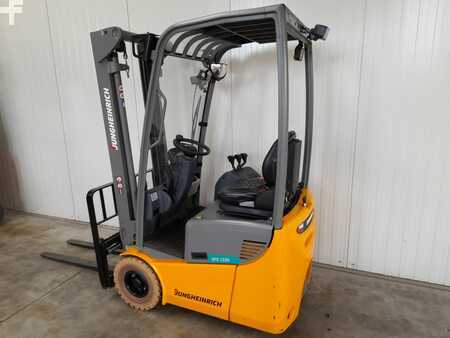 Sähkö - 3 pyör 2022  Jungheinrich EFG110k (2)