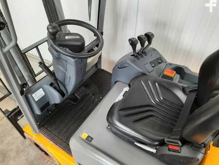 Sähkö - 3 pyör 2022  Jungheinrich EFG110k (4)