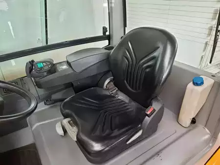 Elektro 4 Rad 2018  Jungheinrich EFG550 (3)