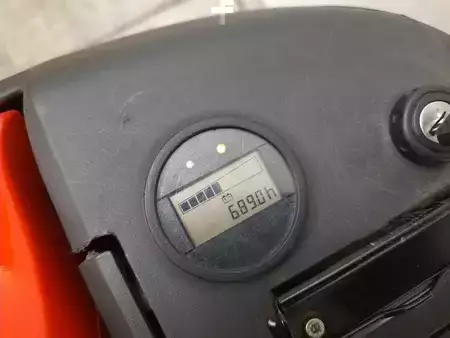 Stacker de condutor em pé 2020  Linde P20 Schlepper (3)