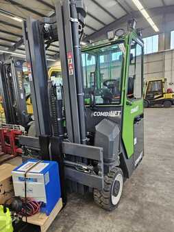 Vierwegestapler 2026 Combilift CBE4000 (1)