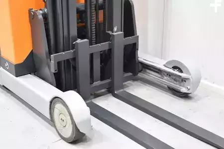 Reach Truck 2009  Still FM-X 12 (6)