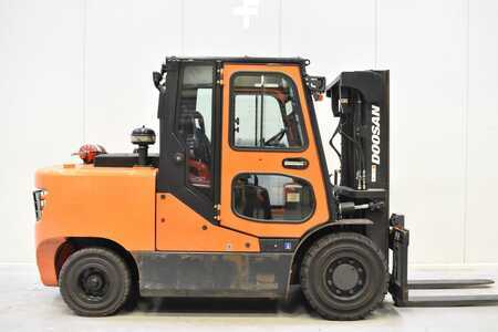 Chariot élévateur diesel 2016  Doosan D 55 C-7 (3)