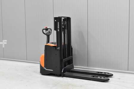 Stacker pedestre 2011  BT SWE 200D (1)