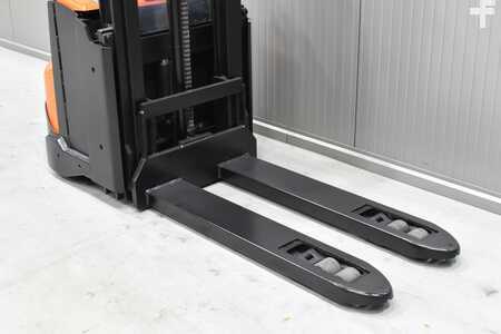 Stacker pedestre 2011  BT SWE 200D (5)