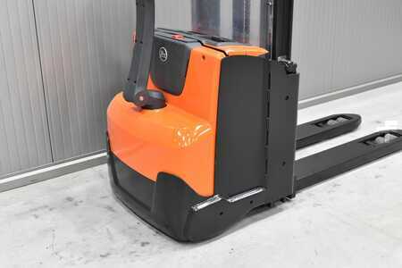 Stacker pedestre 2011  BT SWE 200D (7)