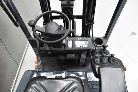 3-wiel elektrische heftrucks 2014  Toyota 8FBET16 (7)