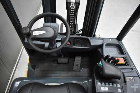 Chariot 4 roues électrique 2015  CAT Lift Trucks 2EPC5000 (7)