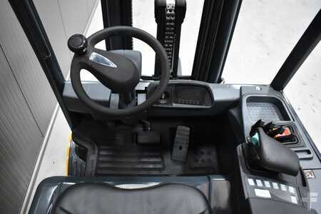 Elektrisk- 4 hjul 2015  CAT Lift Trucks 2EP5000 (7)