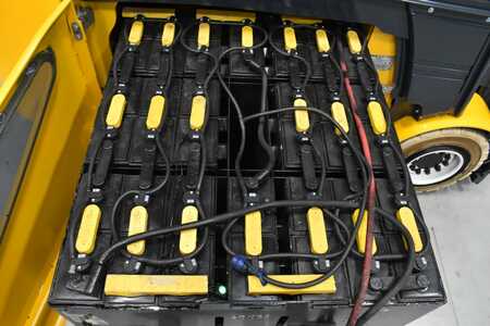 Chariot 4 roues électrique 2014  CAT Lift Trucks 2EP6000 (11)