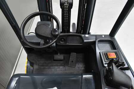 Chariot 4 roues électrique 2014  CAT Lift Trucks 2EP6000 (7)