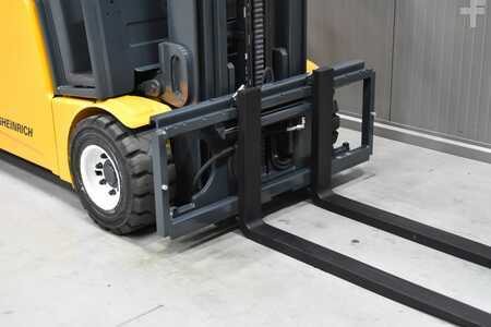 3-wiel elektrische heftrucks 2012  CAT Lift Trucks 2ET4000 (6)
