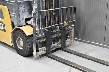 4-wiel elektrische heftrucks 2016  CAT Lift Trucks 2EPC5000 (6)
