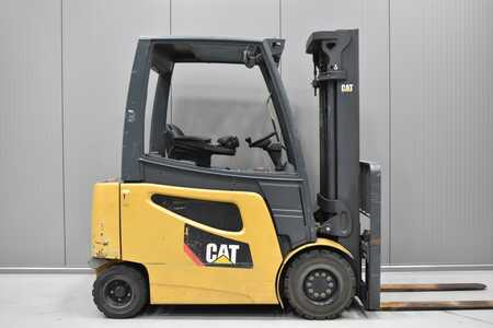 Chariot 4 roues électrique 2015  CAT Lift Trucks 2EPC6000 (3)