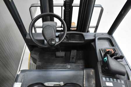 Chariot 4 roues électrique 2015  CAT Lift Trucks 2EPC6000 (7)