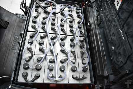 4-wiel elektrische heftrucks 2014  Toyota 8FBMT15 (12)