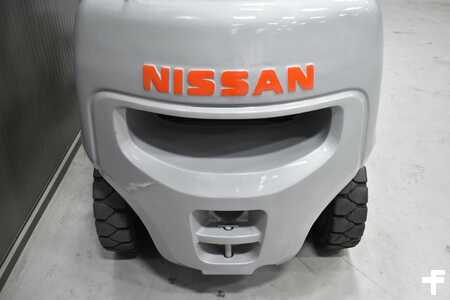 Chariot élévateur gaz 2012  Nissan UG1D2A32LQ (9)