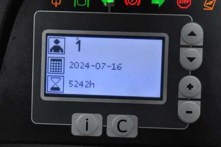 Skjutstativtruck 2009  BT RRE 160 (9)