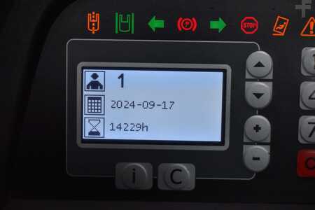 Skjutstativtruck 2014  BT RRE 160 (9)