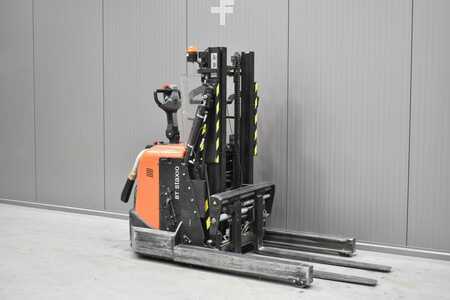 Pallet Stackers 2013  BT SPE 120 XR (1)