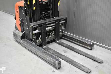 Pallet Stackers 2013  BT SPE 120 XR (5)