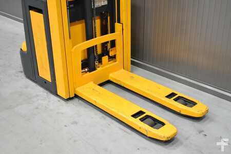 Hochhubwagen 2015  Jungheinrich EJC 216 z (5)