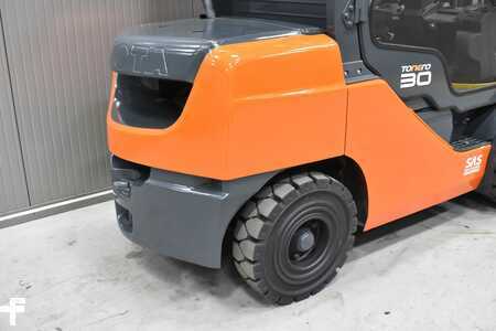 Dieselový VZV 2016  Toyota 06-8FD30F (8)