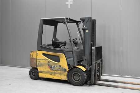 Elektromos 4 kerekű 2018  CAT Lift Trucks 2EP6000 (1)