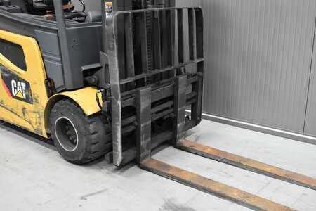 Eléctrico - 4 rodas 2018  CAT Lift Trucks 2EP6500 (6)